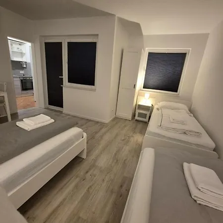 Modernes 1-zimmer-apartment Mit 3 Einzelbetten, Wlan & Parkplatz Naehe Bremen *